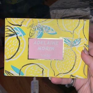 Adelaine Morin tarte collab pallete